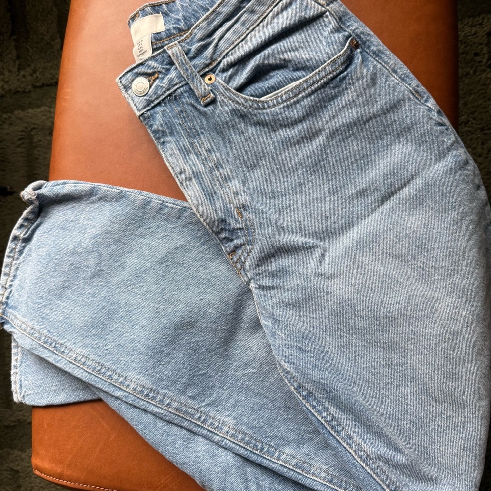 Ultra High Loose-Fit Ankle Mom Jeans